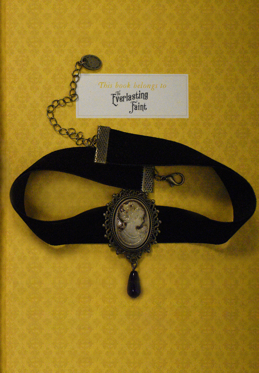Cameo - Velvet Choker