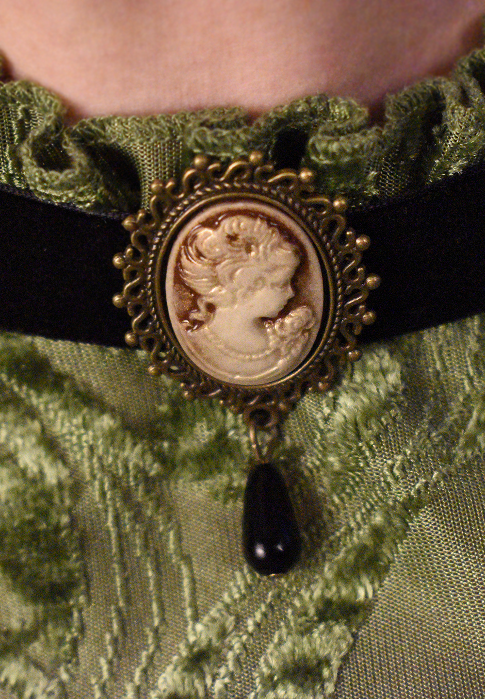 Cameo - Velvet Choker